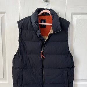 GAP Men's Black Puffer Vest